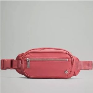 💗 NWT Lululemon Belt Bag - Pink Brier Rose